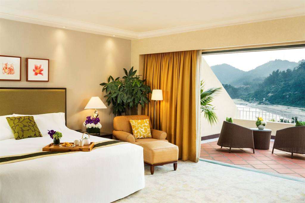 Cheoc Van Beach Grand Coloane Resort guest room