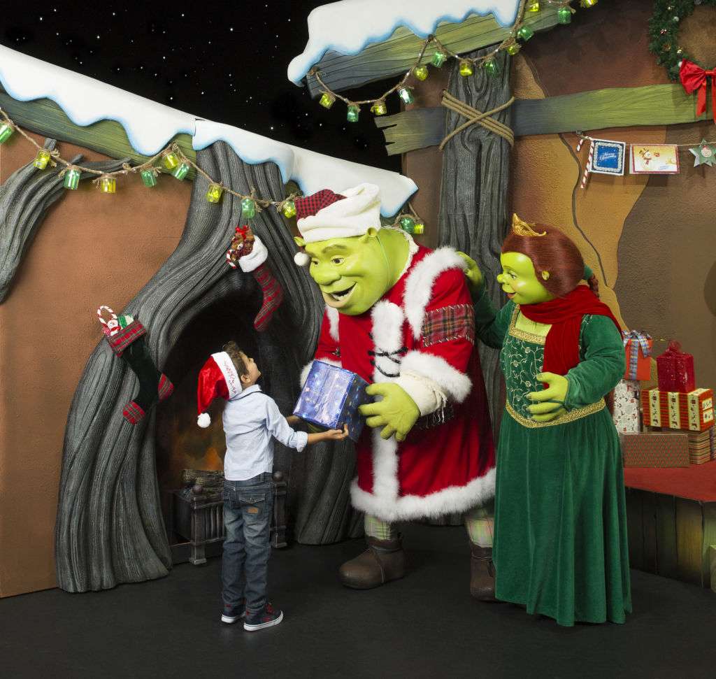 Shrek's Holiday House_Shrek & Fiona with kid