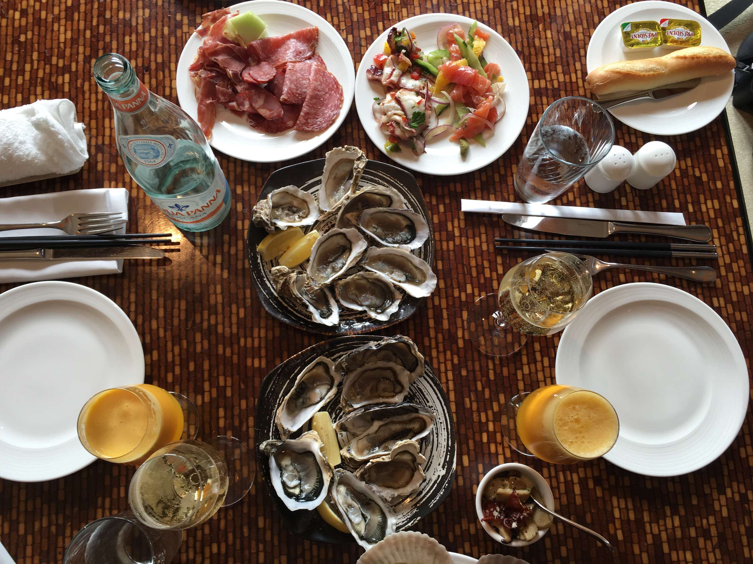 Four seasons brunch with oysters, white wine and juice