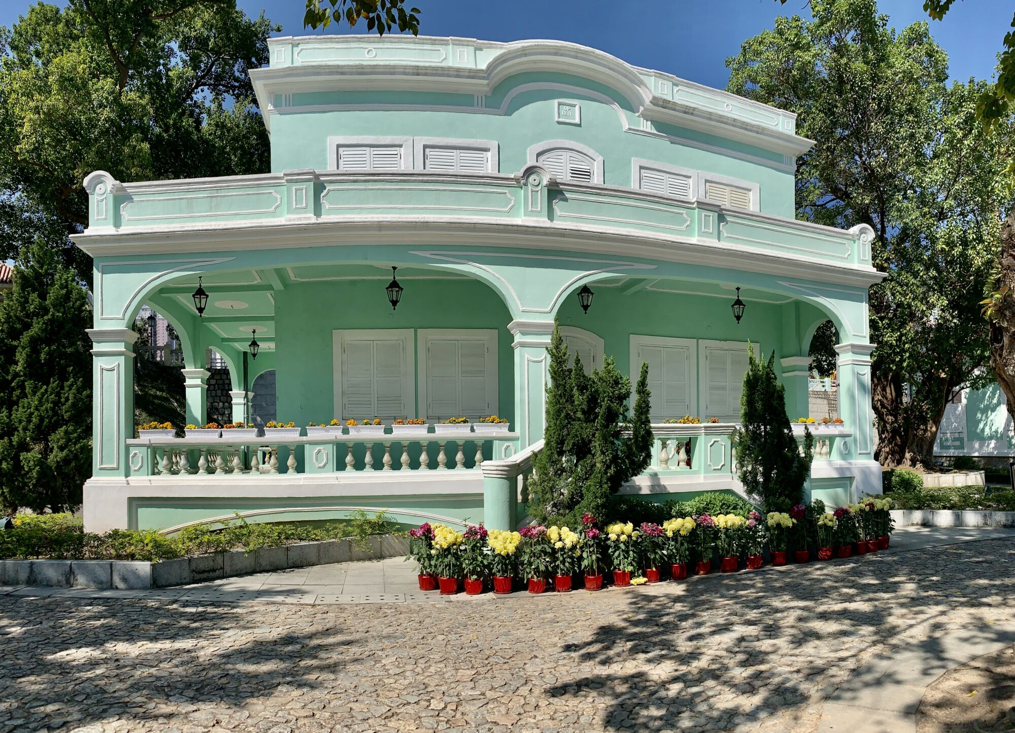 Taipa Houses Museum Taipa Village Exterior One of the Houses Panoramic with Flowers Macau Lifestyle Credits Leonor Sa Machado