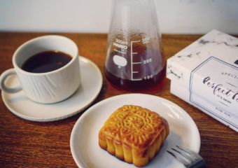 Mooncake and coffee at Triangle Coffee Roaster in Macau