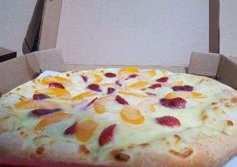 Giro Pizza strawberry and peach pizza