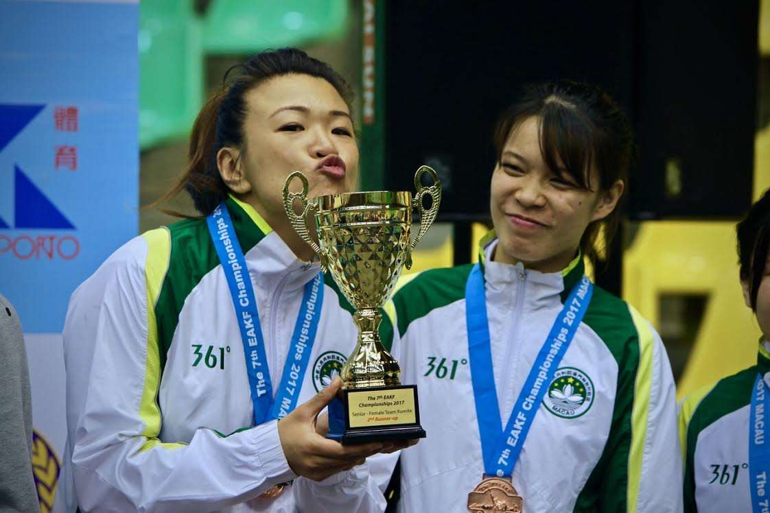 Paula Carion posing with her trophy