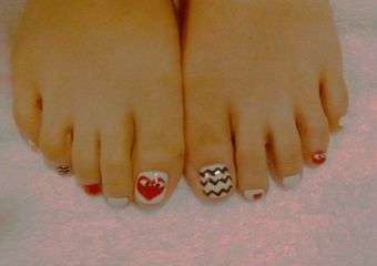 La Belle nail art toenails cute designs
