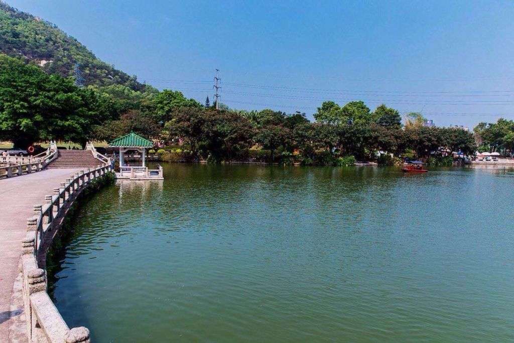 Picture of Bailiandong park in Zhuhai. 