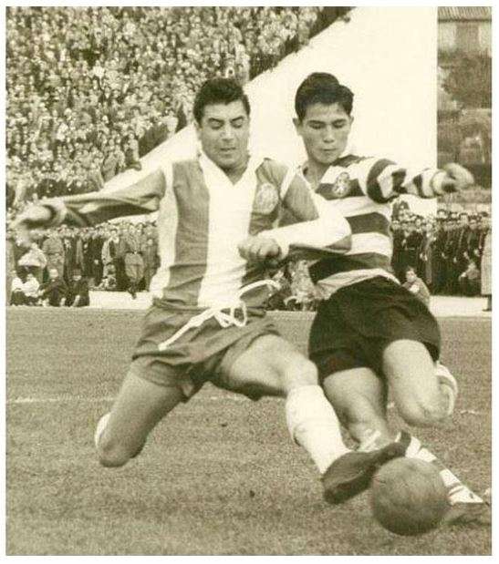 Augusto Rocha playing football.