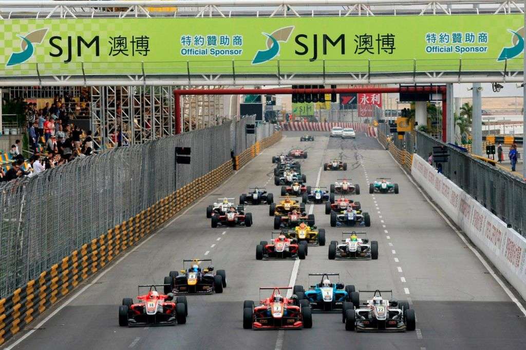 Carlos Sainz Jr. drives at the Grand Prix Formula 3 2012 in Macau on November 17th, 2012