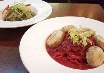 Cup of Joe pesto pasta and beetroot pasta with button mushroom