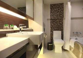 A bathroom in the Metropole Hotel in Macau
