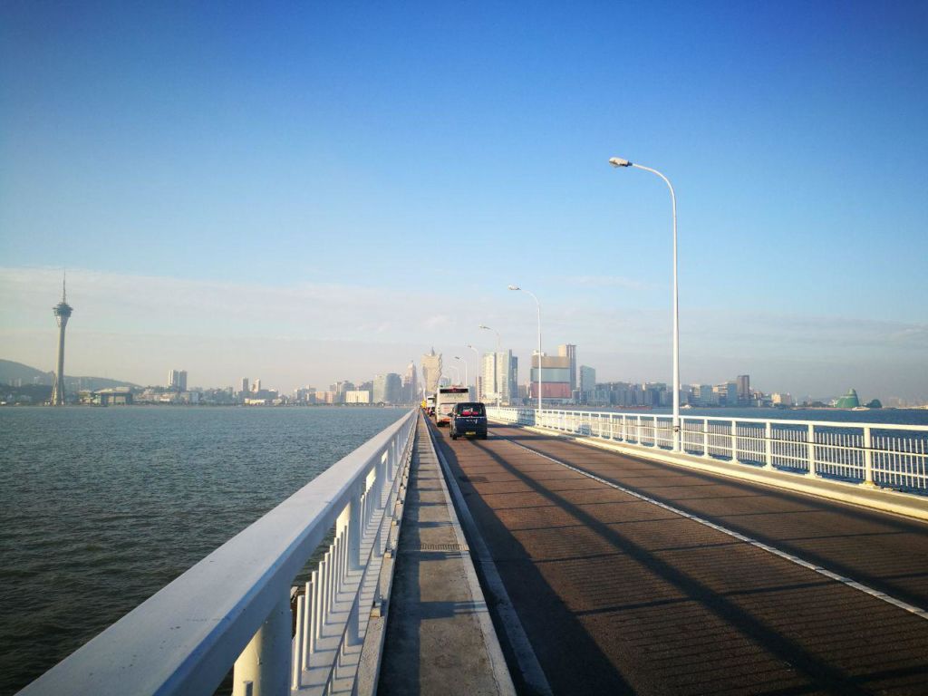 Picture of the Old Bridge (Ponte Governador Nobre de Carvalho) between Macau peninsula and Taipa.