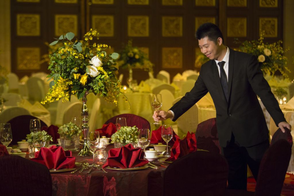 Banyan Tree Spring Banquet Dinner Server