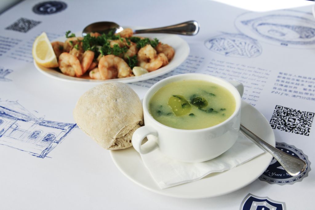 Portugalia-Restaurant-caldo-verde-soup-and-garlic-prawns