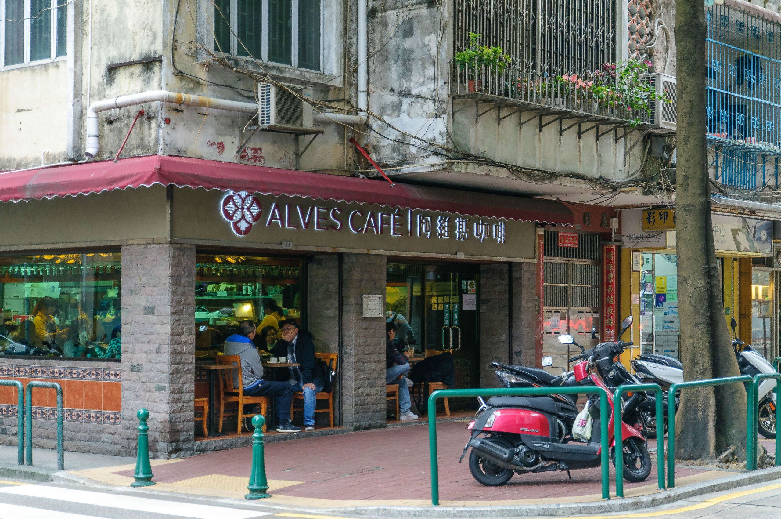 Cafe Alves Lou Lim Ieoc Area