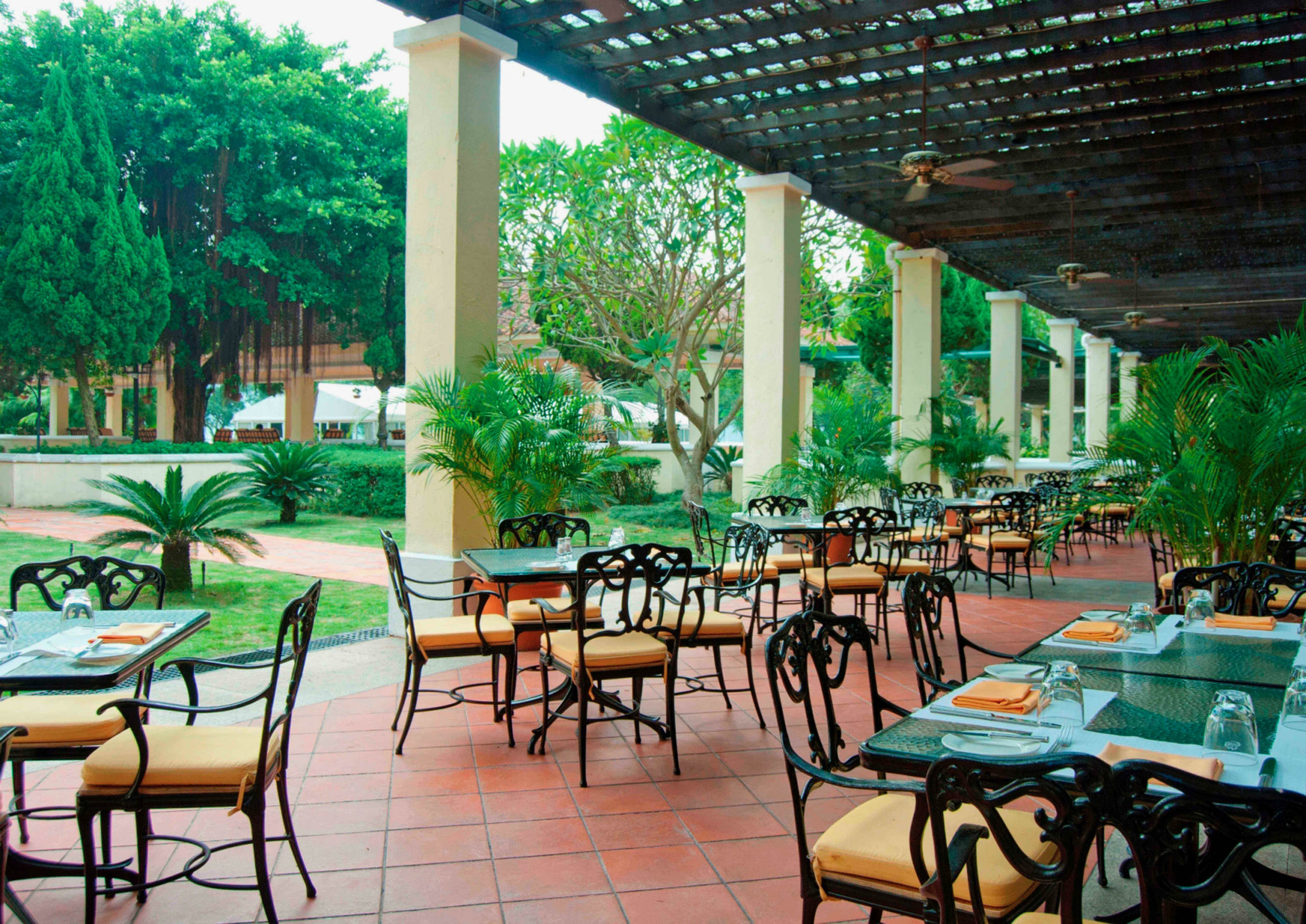 Hac Sa Beach Coloane Grand Coloane Resort Cafe