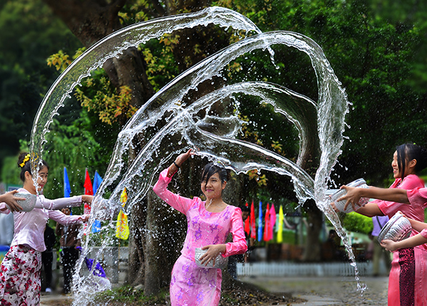 Macau Myanmar Overseas Chinese Water Festival
