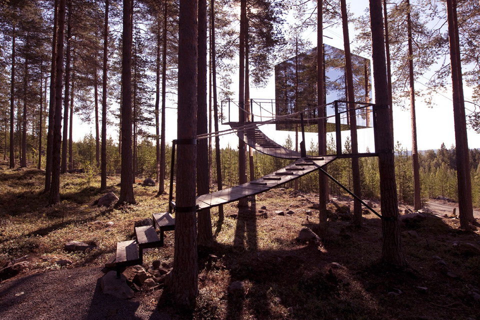 mirror cube tree hotel sweden