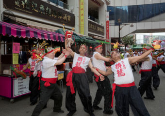 Broadway Macau Drunken Dragon Dance