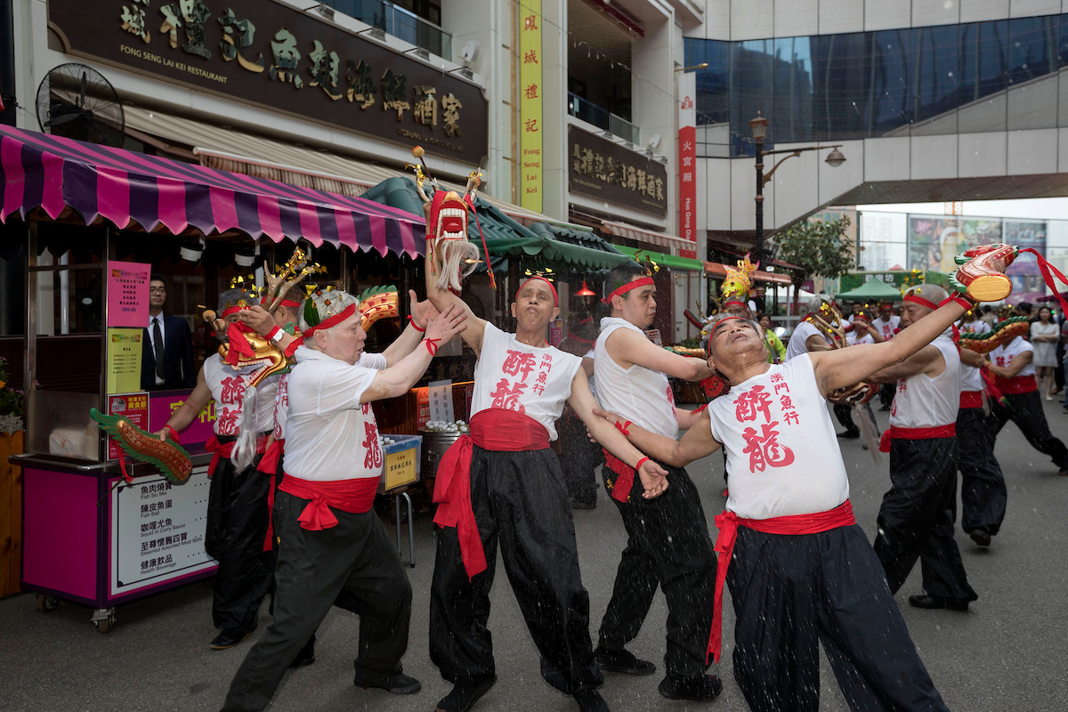 Broadway Macau Drunken Dragon Dance