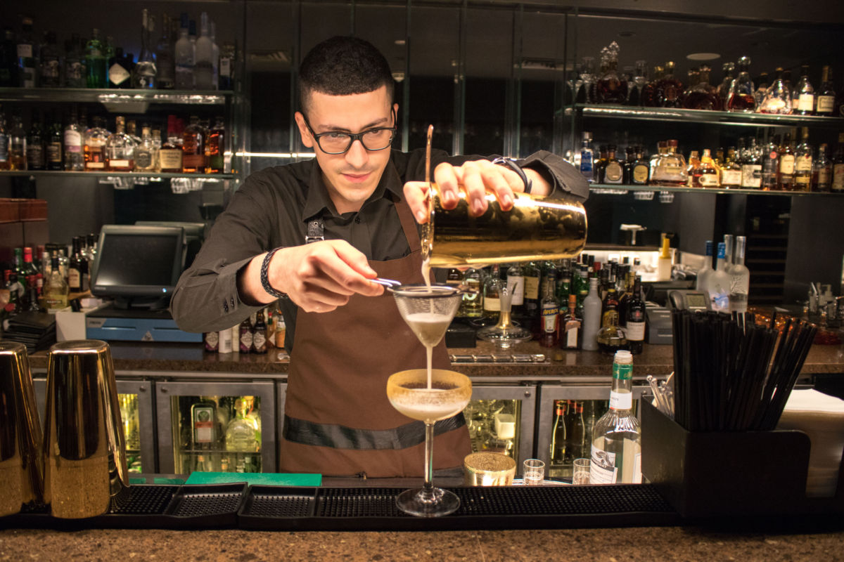 cocktail making bartender