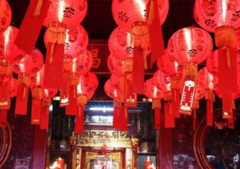 tradition chinese new year red lanterns