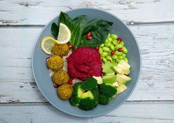 Healthy-Habits-Superfood-Cafe_falafel-beetroot-bowl