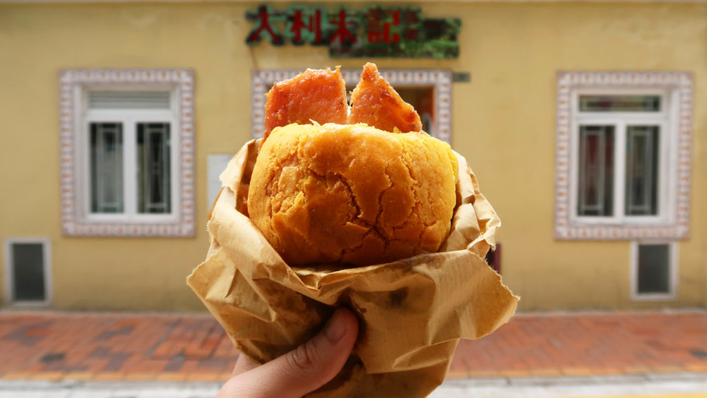 traditional macau snacks pineapple bun