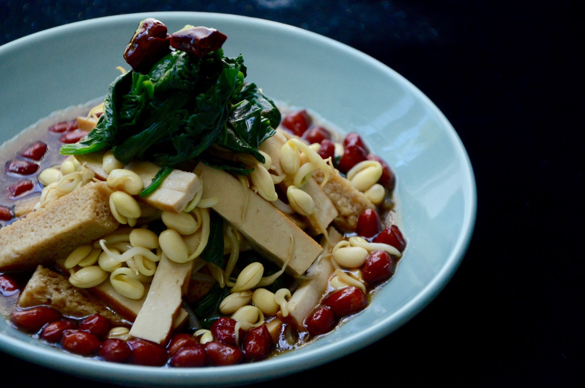 Gluten vermicelli, bean sprouts, spinach, vinegar, soy sauce