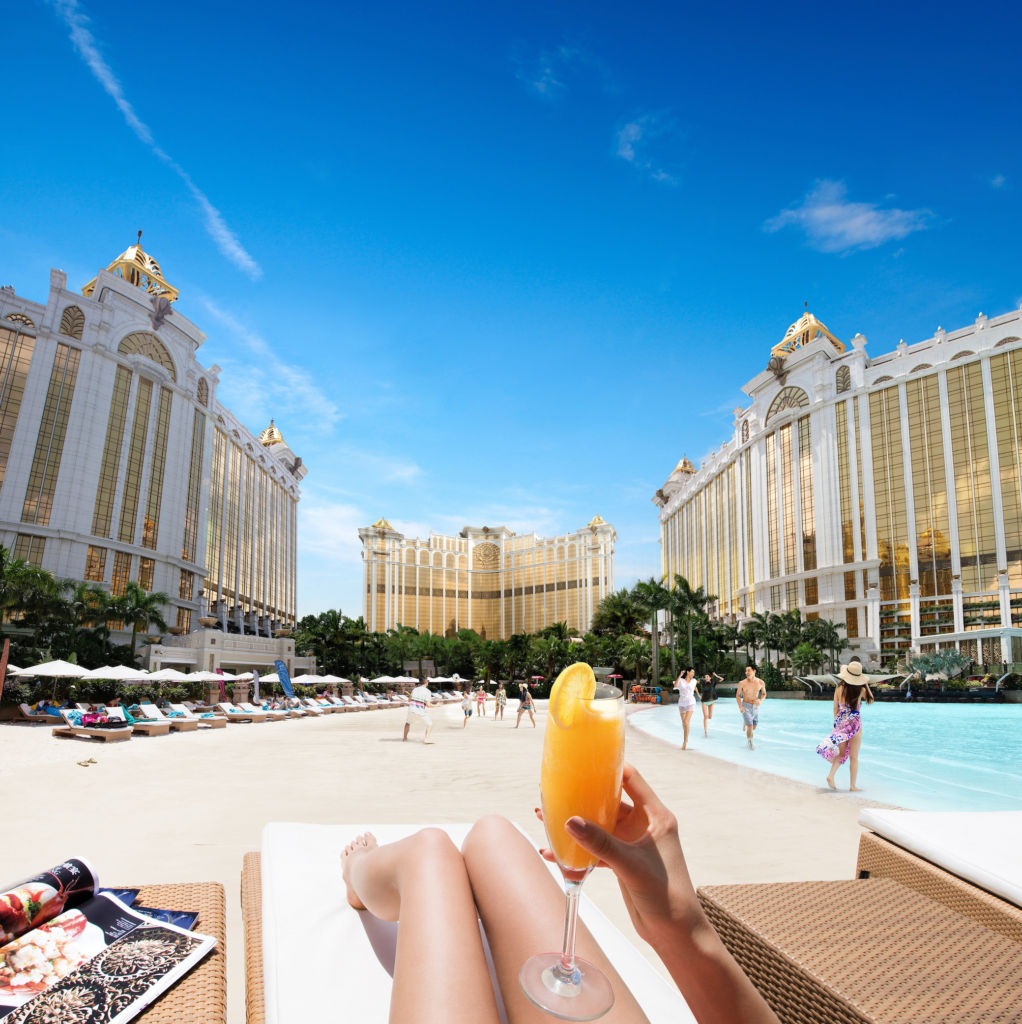 Grand Resort Deck_Wave Pool.jpg.sb-26dde74b-zuPFaM