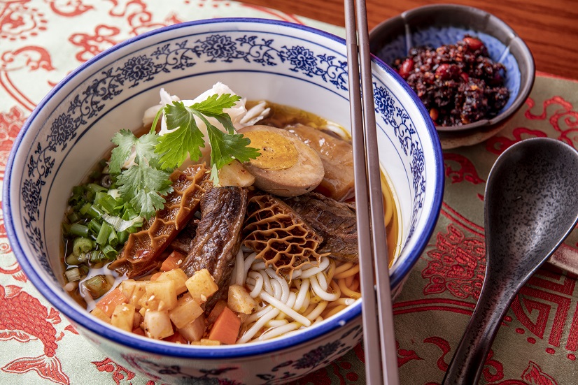 Rice noodle soup with braised beef, tripe and pickled vegetable