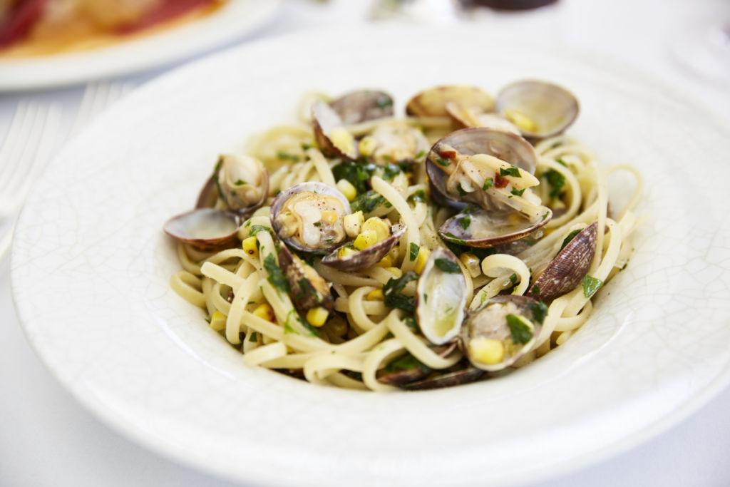 La Petite Maison Lnguine Pasta with Venetian Clams linguine aux Palourdes de Venise Hong Kong restaurants