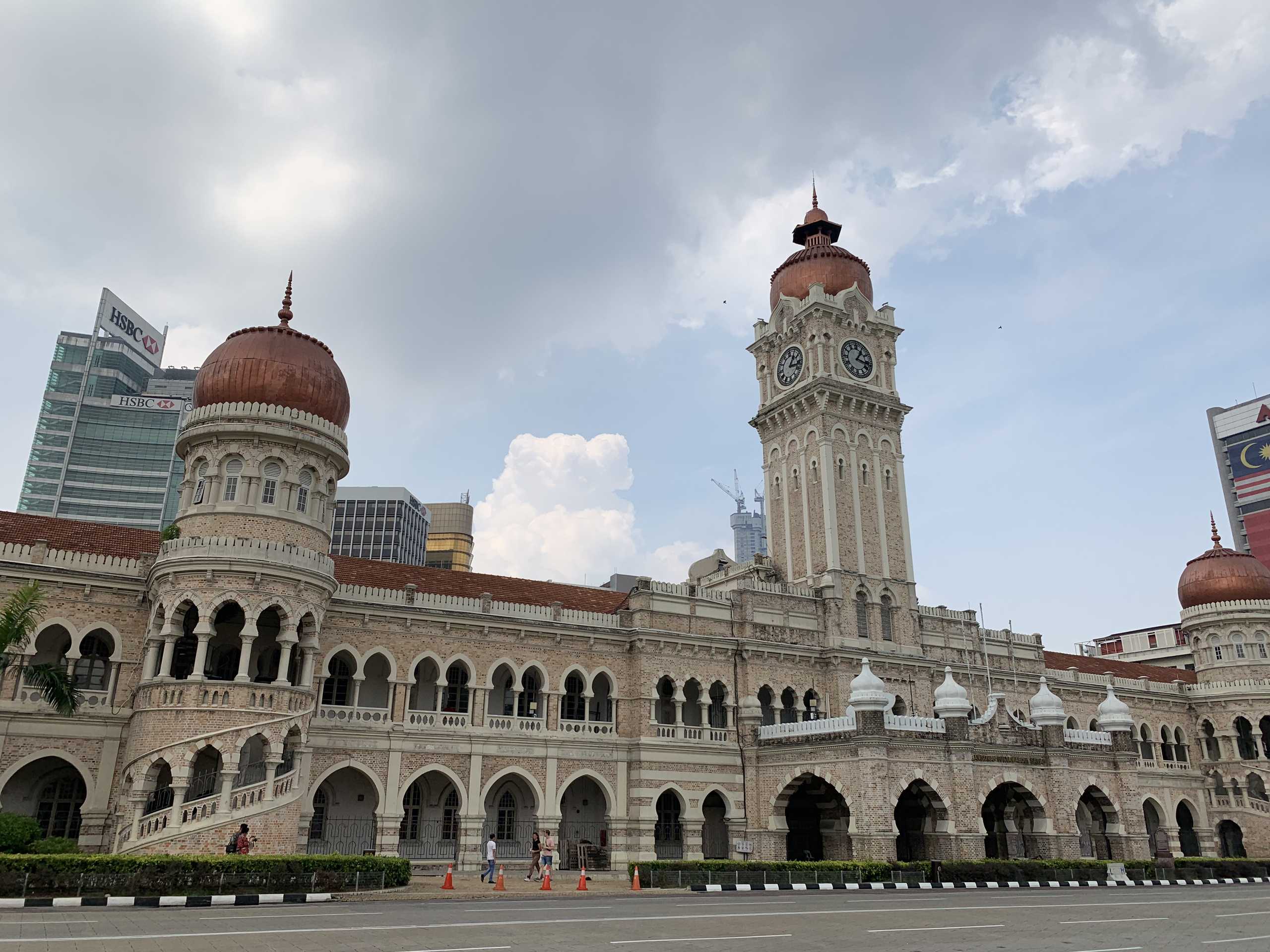 KL independence square