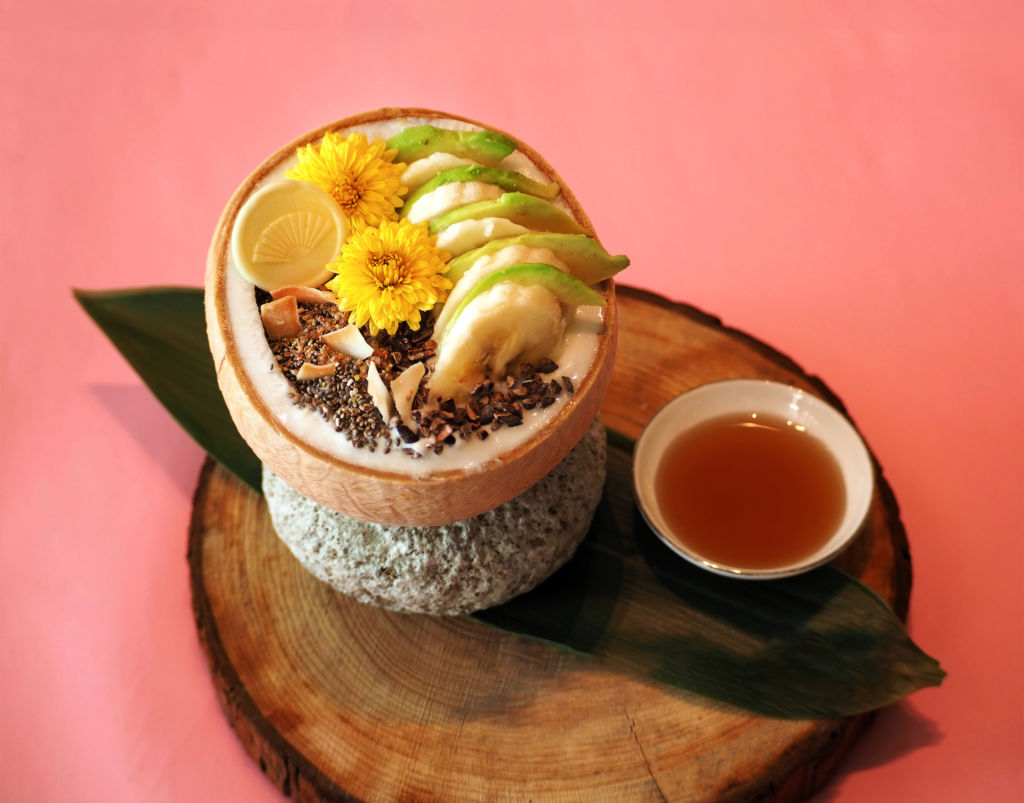 Smoothie Bowl at Lobby Lounge September 2019