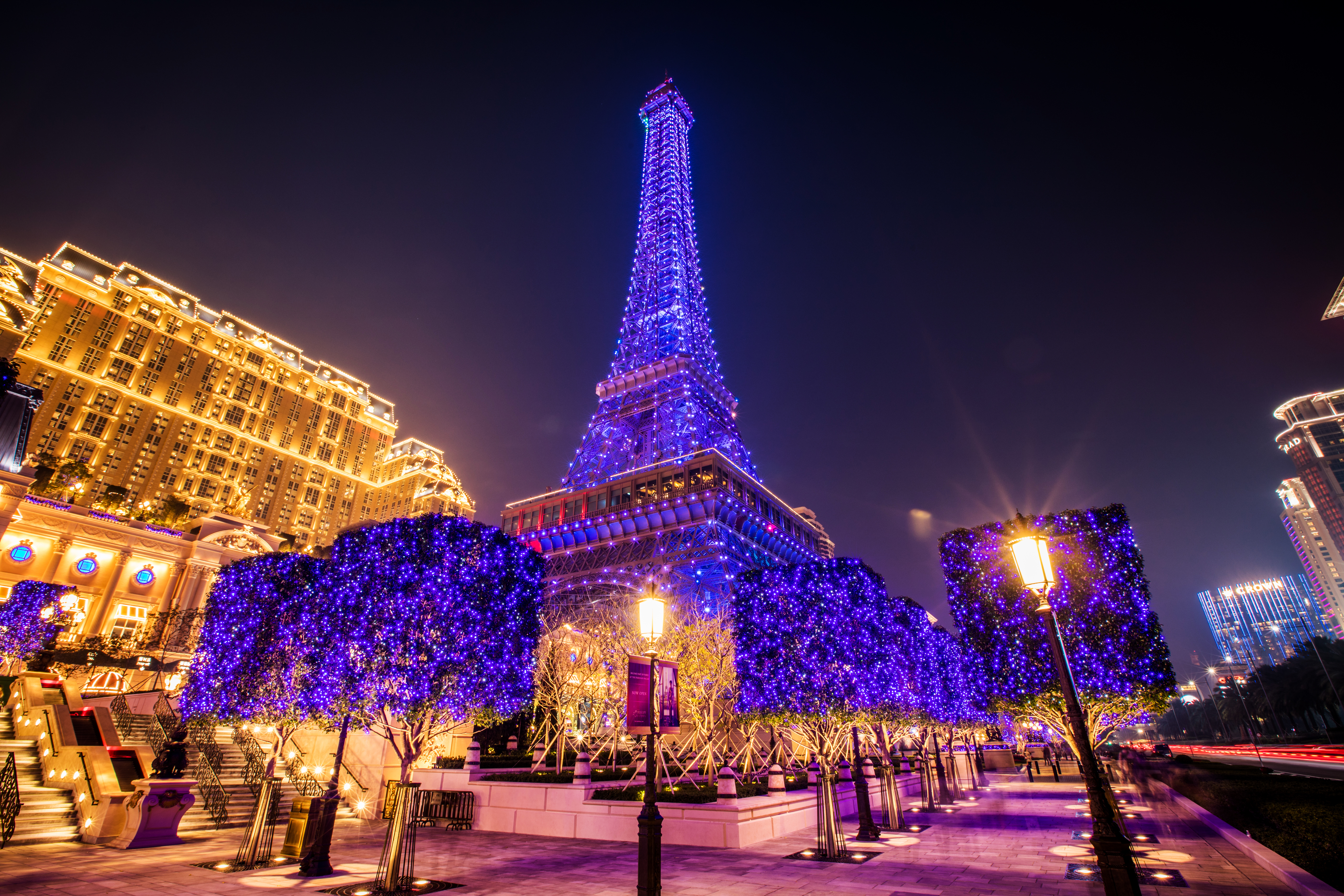 Eiffel Tower’s Grand Illumination Show Christmas Edition 巴黎鐵塔聖誕光效匯演