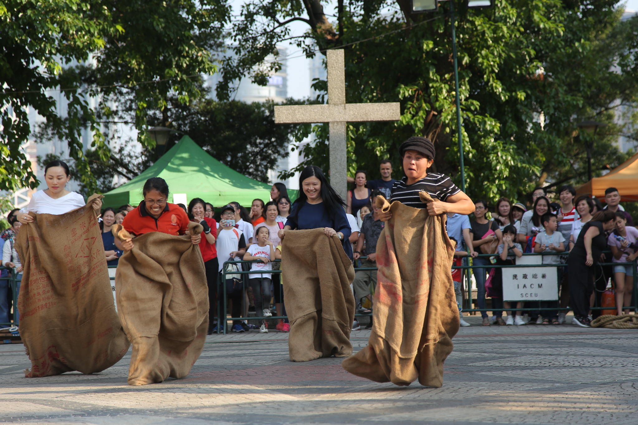 clothed-bags-games-Portugal-Lusofonia