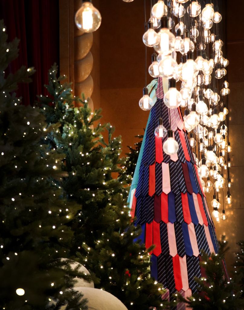 Sands Shoppes Macao and Louis Vuitton Unveil Exclusive Christmas Festive  Decorations