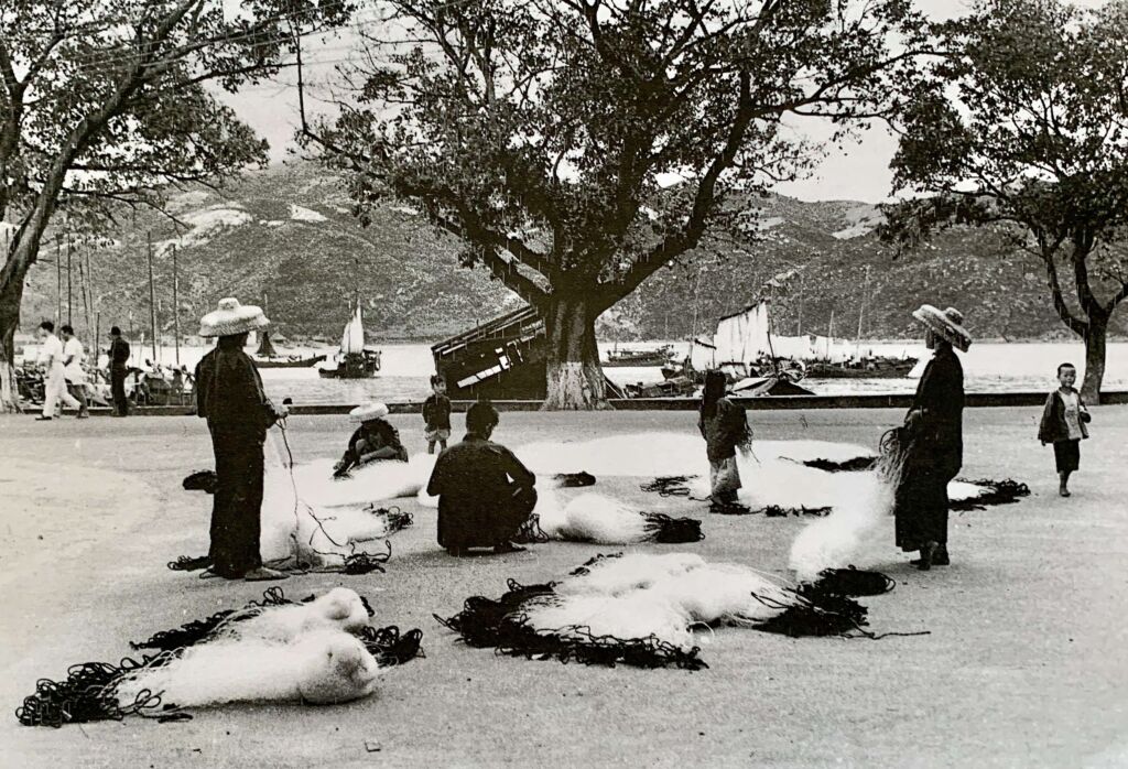 Old Macau photos Coloane Village Workers Arranging Fishing Nets Near the Water, Photo by Lee Yuk Tin (1925–58)
