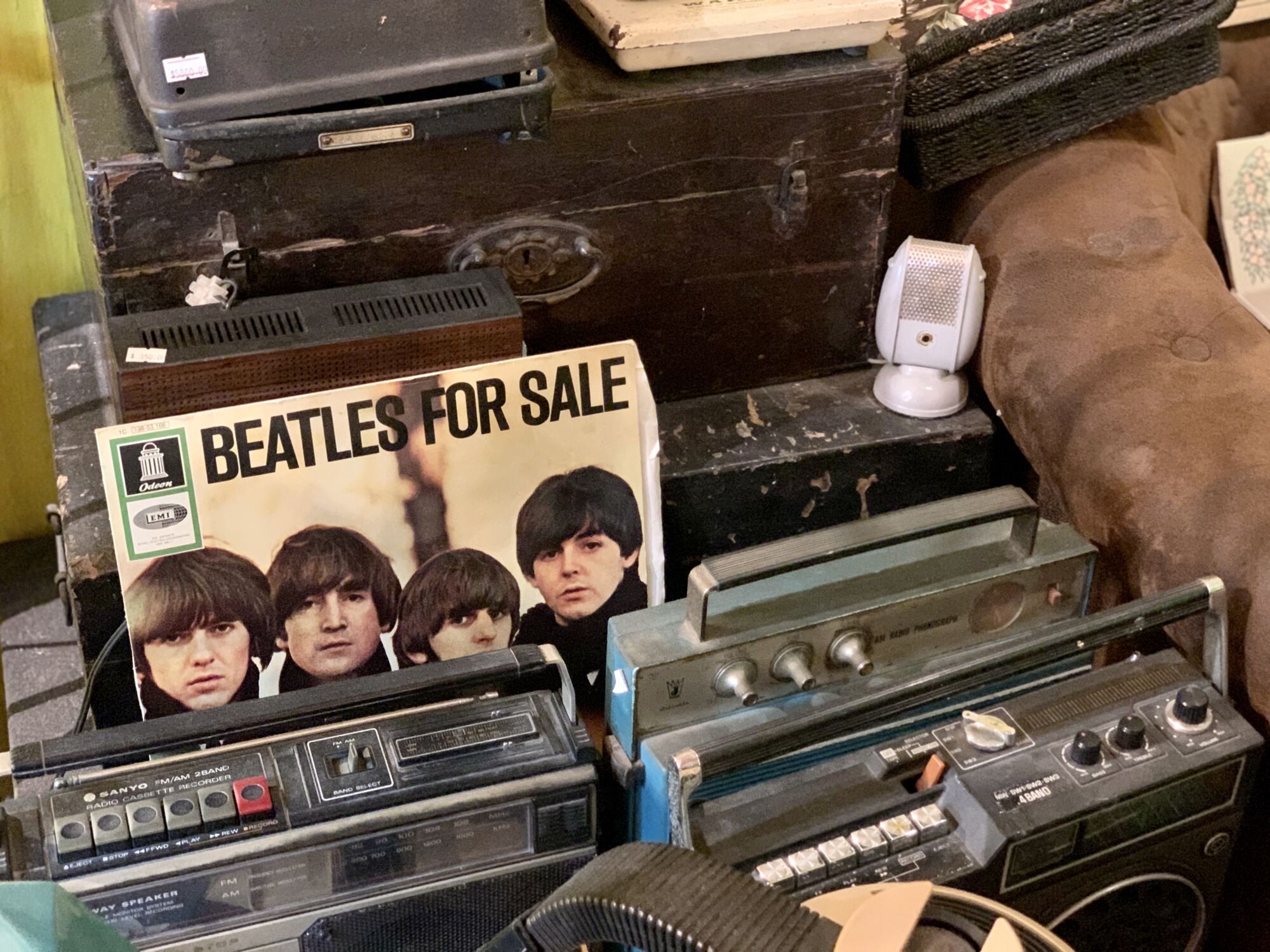 Collectore Vintage Shop Beatles Vinyl and Electronics Macau Lifestyle