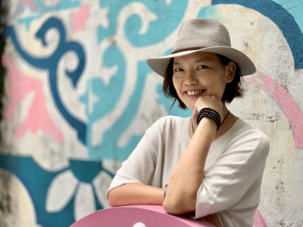 Alice Kok Love Sign Closeup Macau Lifestyle