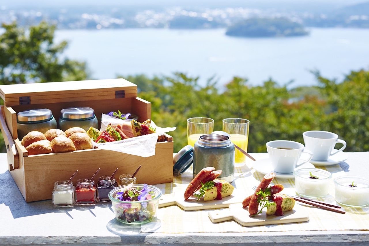 Morning box. HOSHINOYA Fuji. Фуджи курорт в Италии. Breakfast Table Front. Lifestyle Breakfast.