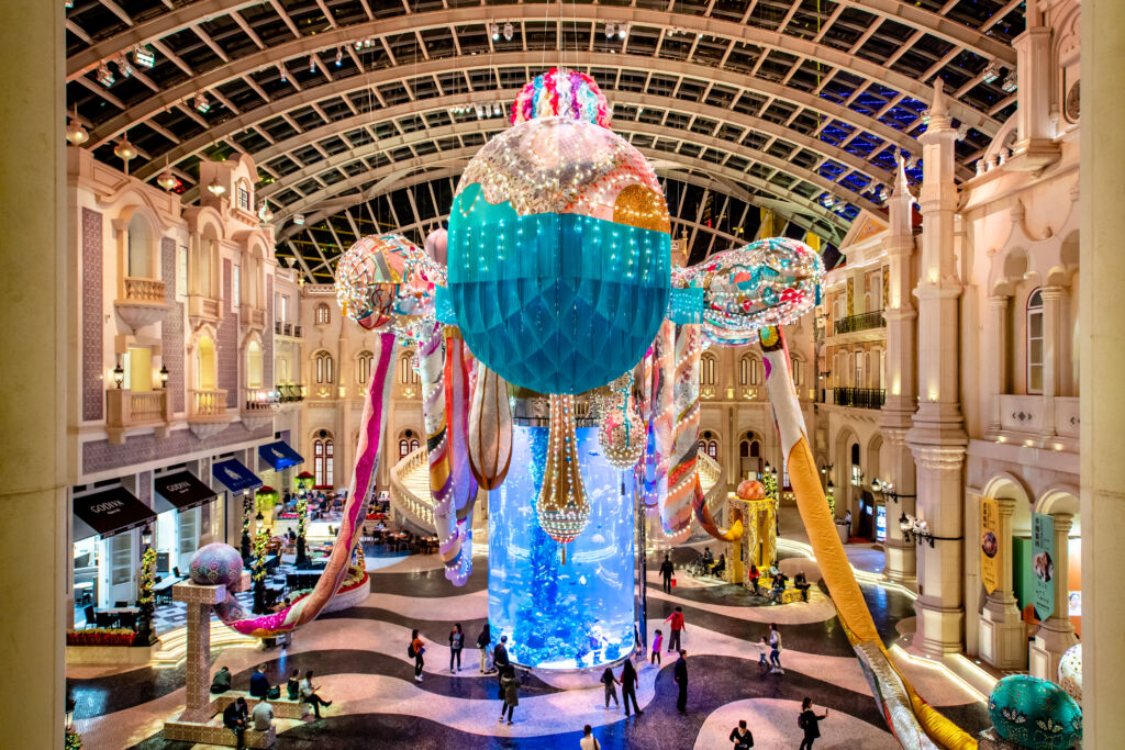 Octopus Valkyrie, JOANA VASCONCELOS Macau LIfesstyle MGM wideshot of Lobby