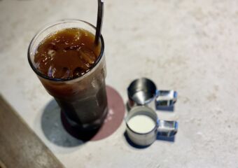 Coffee with Milk and Tea from Alves Cafe Macau Lifestyle