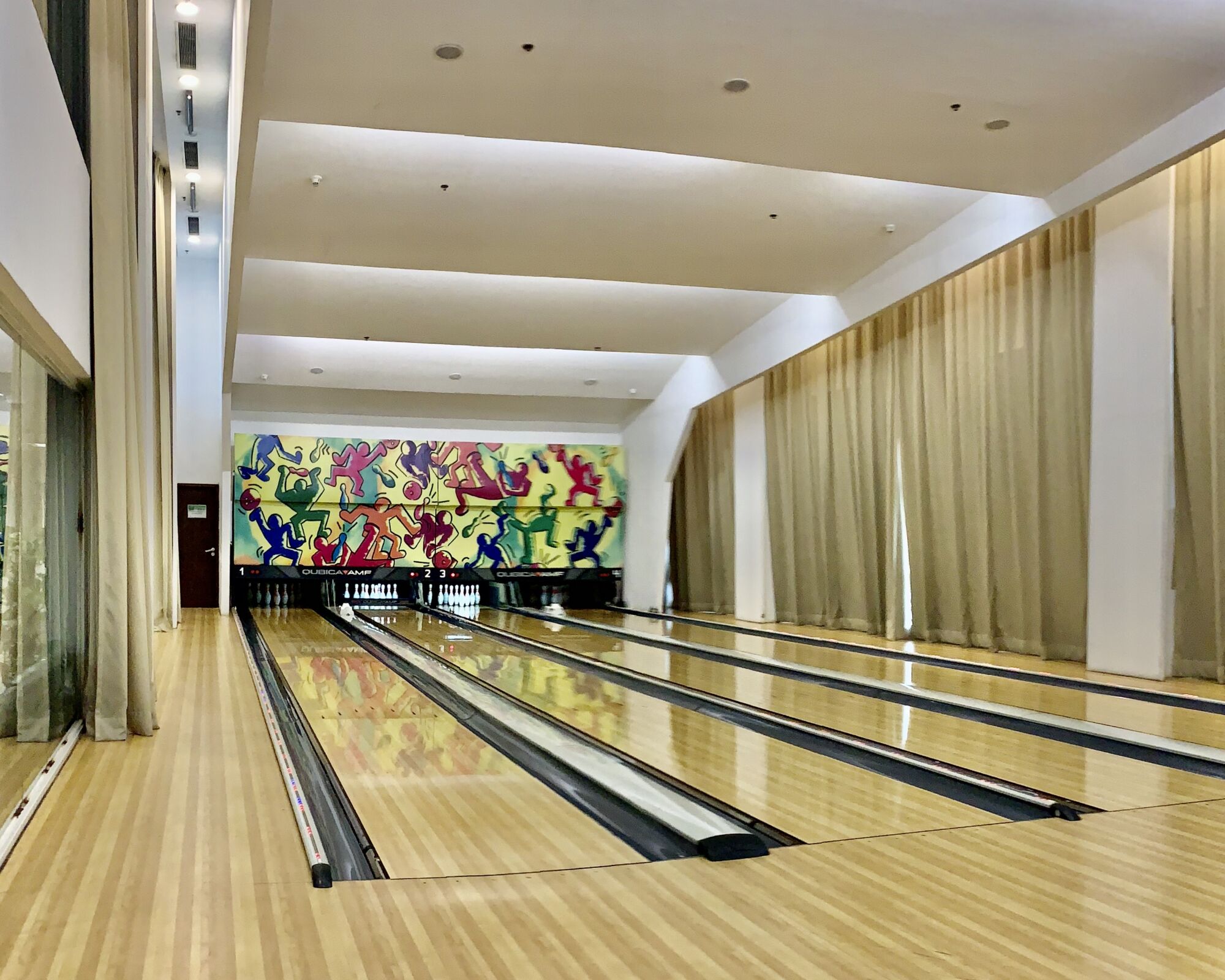 centro de actividades hipodromo juvenis youth centre indoor bowling alley lanes macau lifestyle