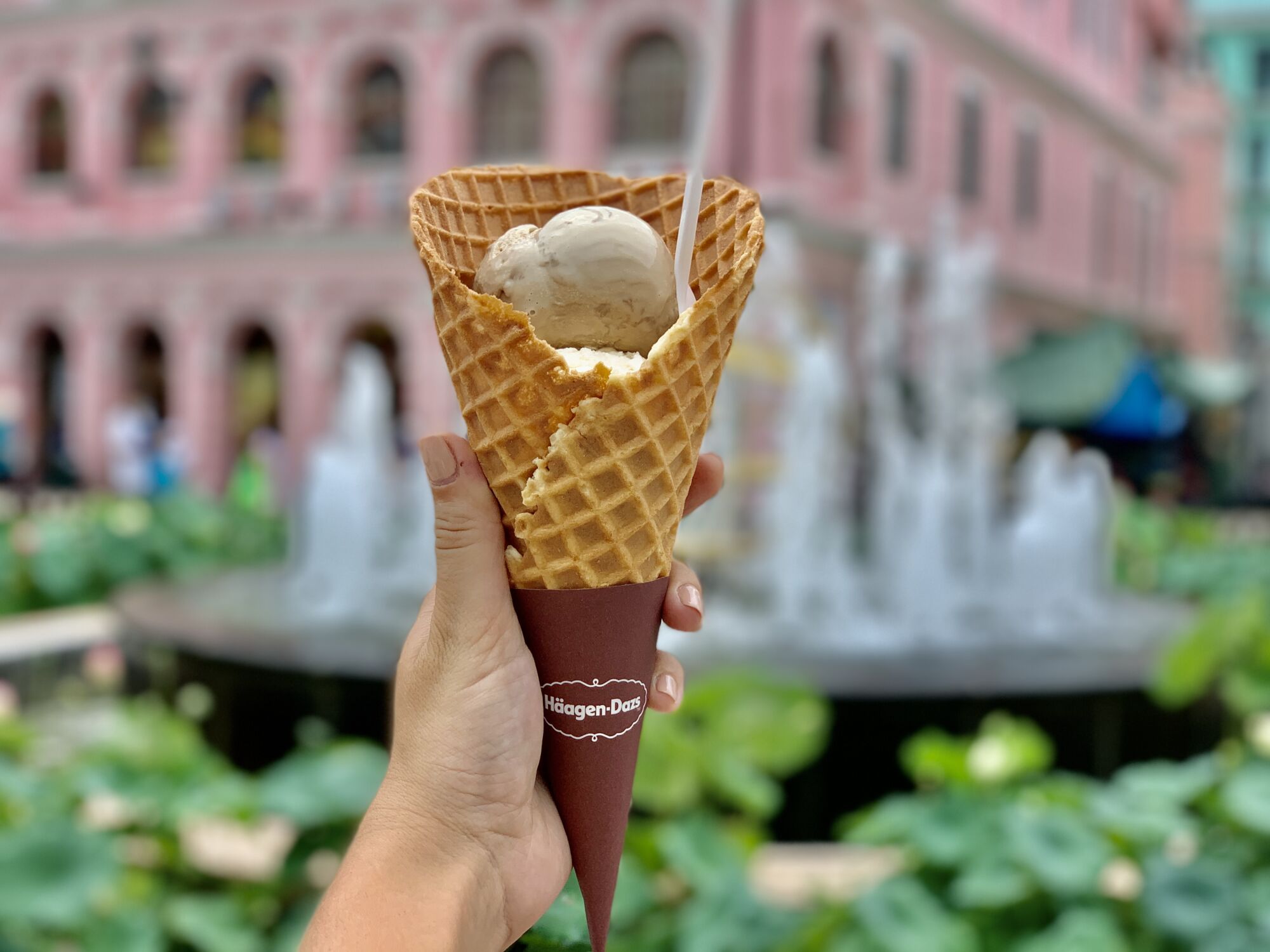 haagen dazs ice cream at senado square blurry background Macau Lifestyle
