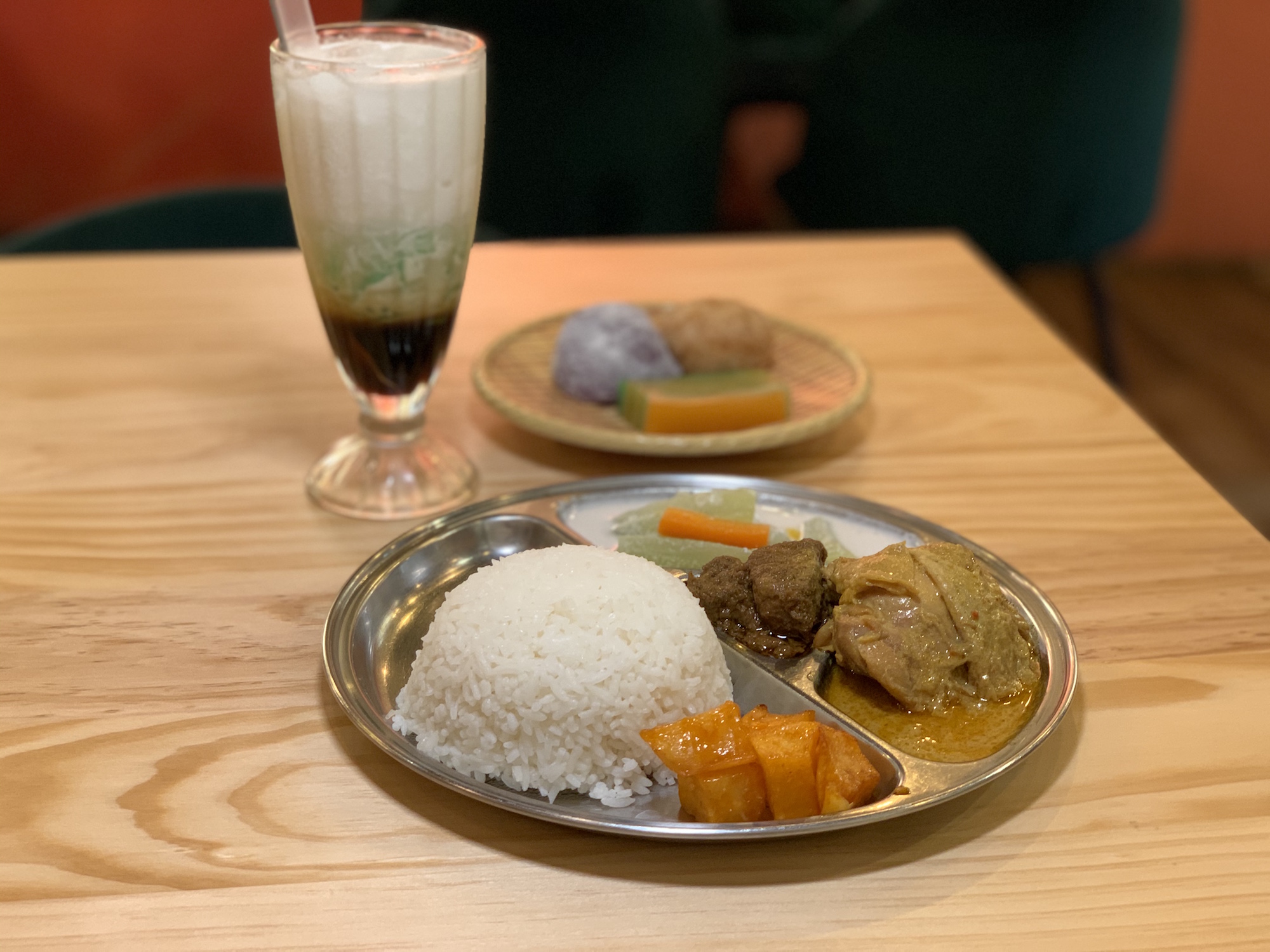 Estabelecimento de Comidas Medan Indonesian Restaurant Interior Curry Platter Nasi Campur and Es Cendol Drink from Afar Macau Lifestyle