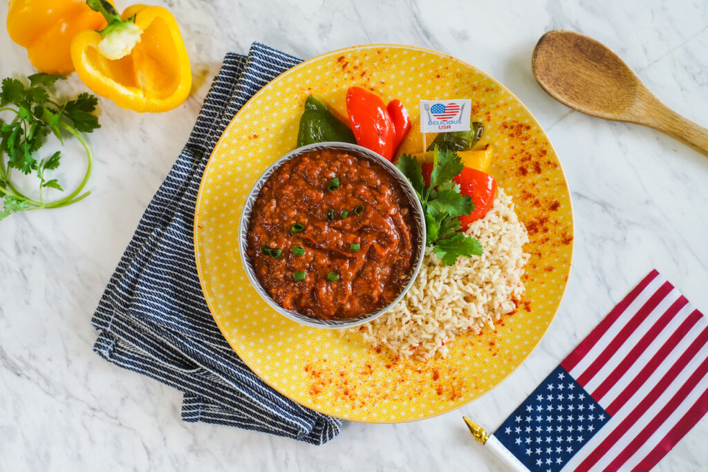 NOSH – Texan Beef Chili with Brown Rice and Mixed Peppers