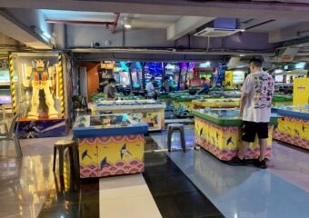 Novo Jogo Gaming Arcade Areia Preta Interior Man Playing Macau Lifestyle