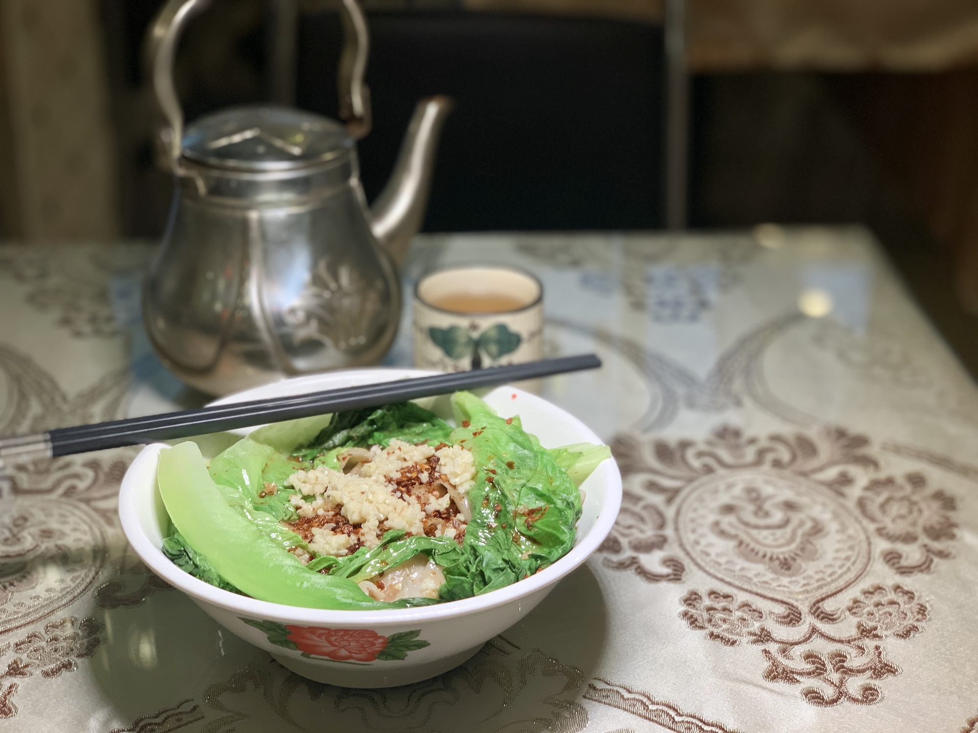 Lou Lan Restaurant Tossed Noodles on the Left Side with Teapot on the Background Macau Lifestyle