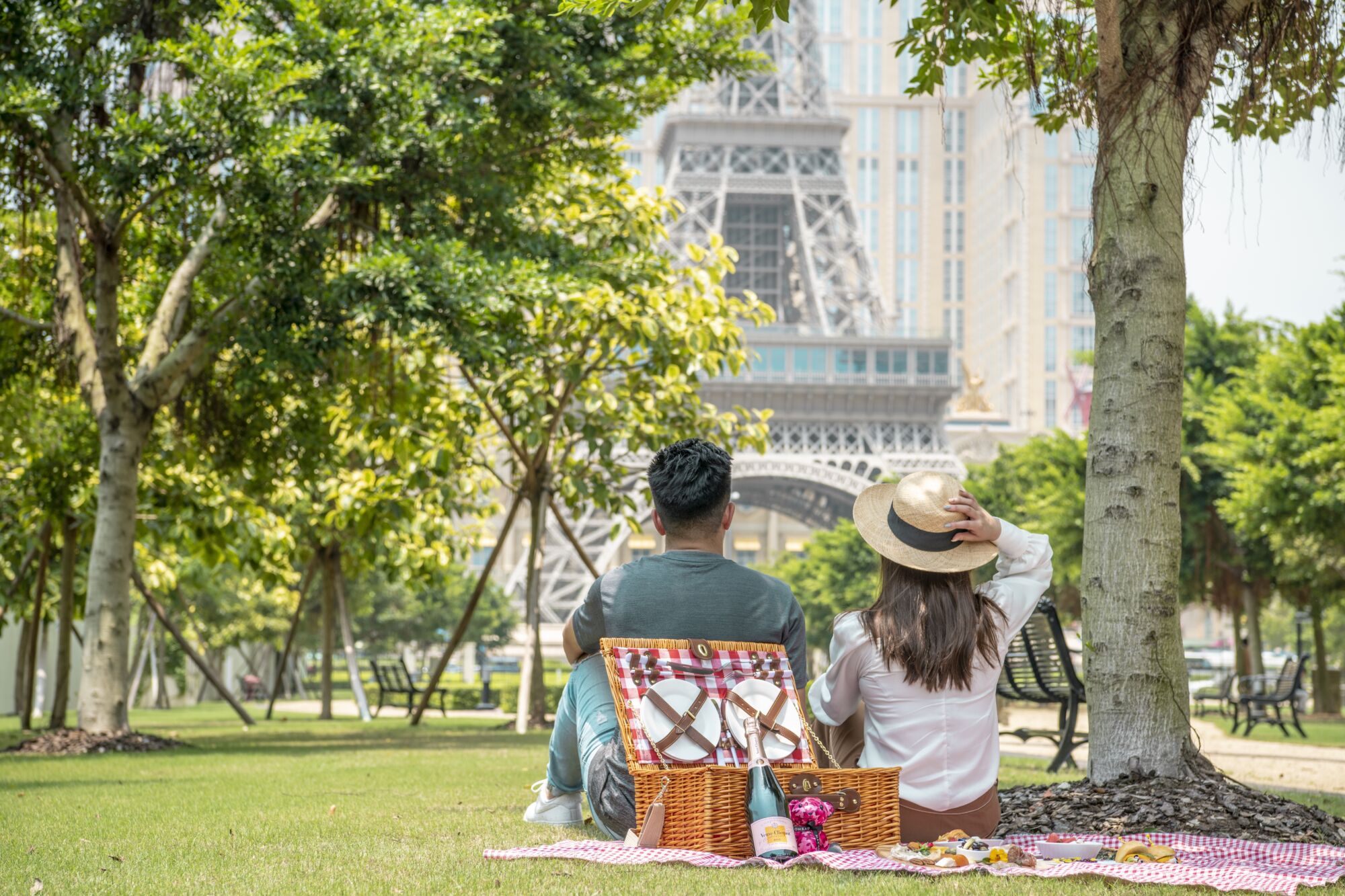 Picnic at Le Jardin Horizontal The Parisian Macao