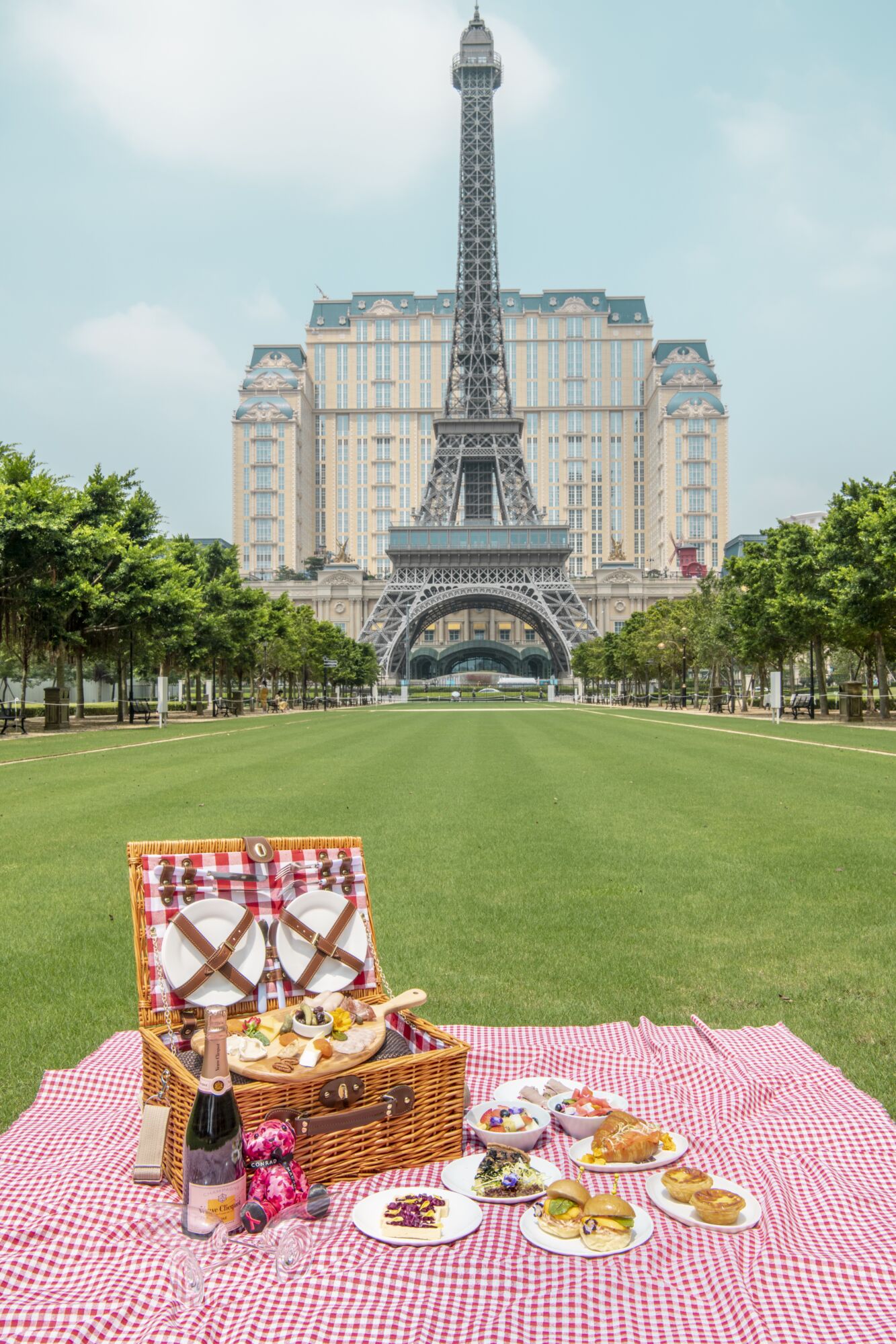 Picnic at Le Jardin Vertical The Parisian Macao