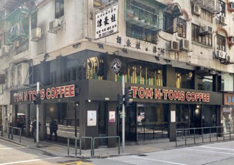 Tom n Toms Coffee Exterior Frontdoor Macau Lifestyle